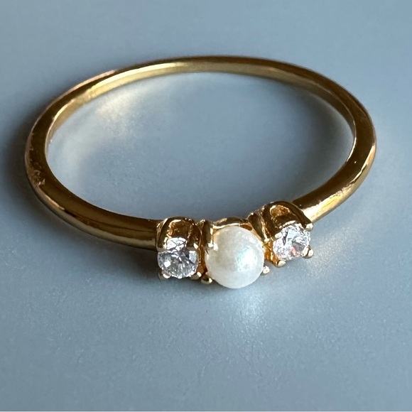 14k Gold Vermeil Dainty Pearl Ring - Picture 6 of 9